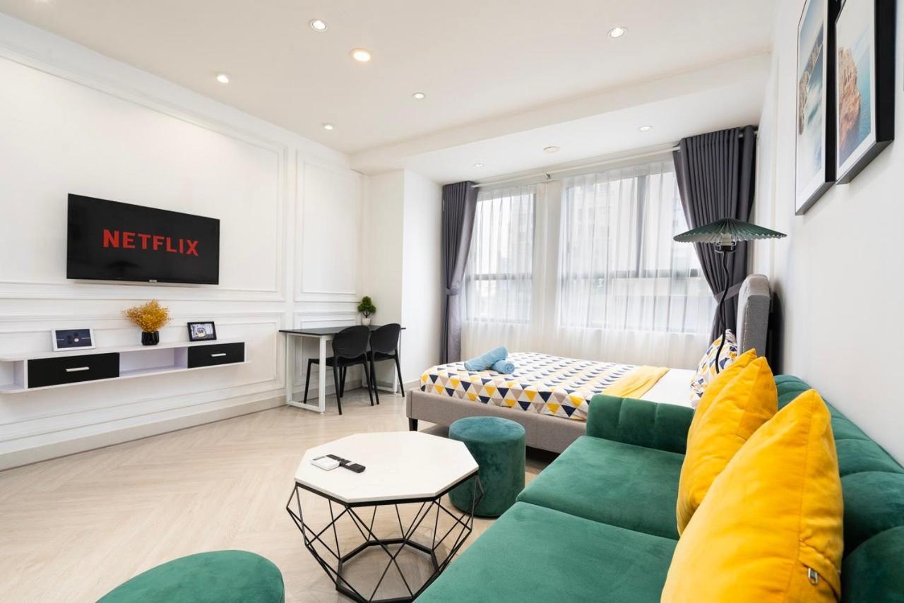Căn hộ Saigon Royal - Spacious D4 - Hana 06 *